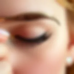 Natural eyelash curling technique using a spoon